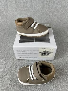 Robeez First Kicks Crib Baby Shoes Size 6-9 Months Sneaker pull on Comfort